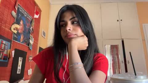 Snapshot of shirleendurrah chatting on 04/27/26, 08:12 Karin online show from 04/27/26, 08:12