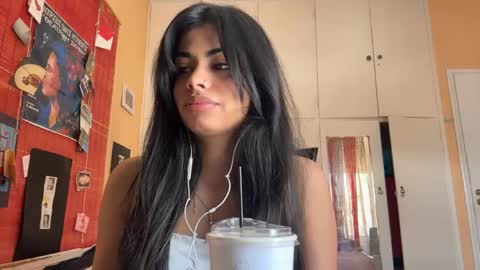 Snapshot of shirleendurrah chatting on 04/29/26, 08:51 Karin online show from 04/29/26, 08:51