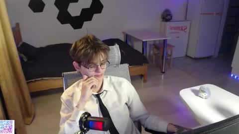 shiromy_ online show from 11/26/25, 05:25