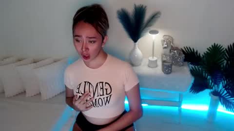 WET AND WILD YHANNA online show from 09/19/25, 11:05