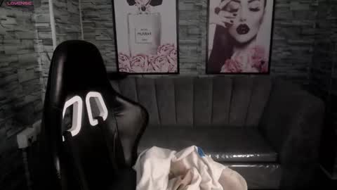 shizuko_b online show from 09/30/25, 03:11