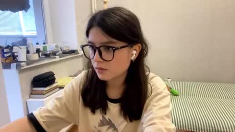 Snapshot of shontagrabowski chatting on 07/16/26, 01:39 Marie online show from 07/16/26, 01:39