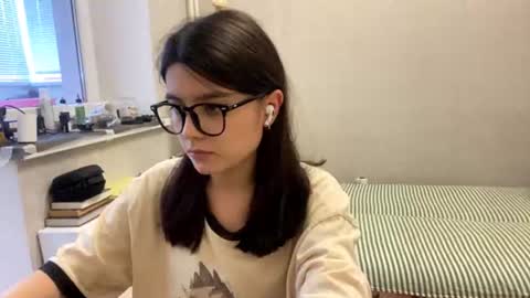 Snapshot of shontagrabowski chatting on 07/17/26, 01:18 Marie online show from 07/17/26, 01:18