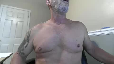 Snapshot of shooter0069 chatting on 02/09/25, 02:40 Getting mine online show from 02/09/25, 02:40