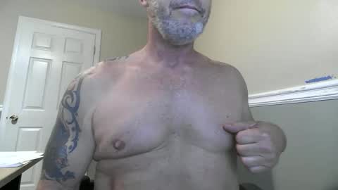 Snapshot of shooter0069 chatting on 03/09/25, 03:49 Getting mine online show from 03/09/25, 03:49