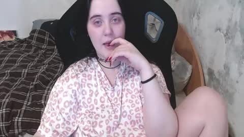 Snapshot of show_for_you chatting on 06/10/26, 12:00 show_for_you online show from 06/10/26, 12:00