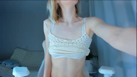 Snapshot of showmejenny chatting on 03/07/26, 02:52 jennywoody online show from 03/07/26, 02:52