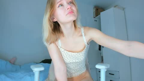 Snapshot of showmejenny chatting on 04/02/26, 02:31 jennywoody online show from 04/02/26, 02:31
