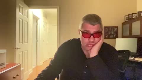 Snapshot of showmet chatting on 12/27/24, 04:58 Chicago Guy online show from 12/27/24, 04:58