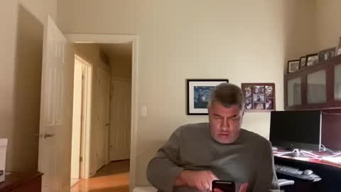 Snapshot of showmet chatting on 01/03/25, 06:11 Chicago Guy online show from 01/03/25, 06:11