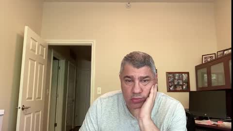 Snapshot of showmet chatting on 09/16/25, 06:42 Chicago Guy online show from 09/16/25, 06:42