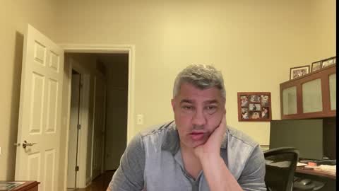 Snapshot of showmet chatting on 09/18/25, 11:51 Chicago Guy online show from 09/18/25, 11:51