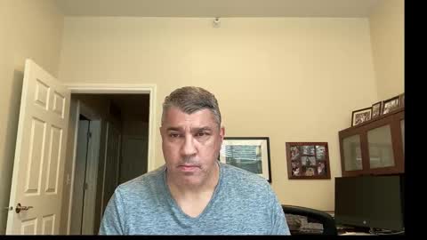 Snapshot of showmet chatting on 10/18/25, 07:14 Chicago Guy online show from 10/18/25, 07:14