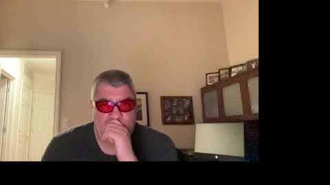 Snapshot of showmet chatting on 04/11/26, 03:33 Chicago Guy online show from 04/11/26, 03:33