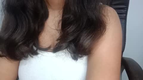 shreya_0 online show from 12/16/25, 01:05