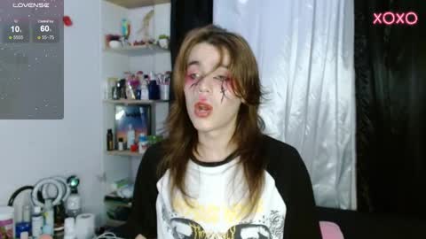 Snapshot of shun_sun chatting on 02/11/25, 02:35 Shun White online show from 02/11/25, 02:35