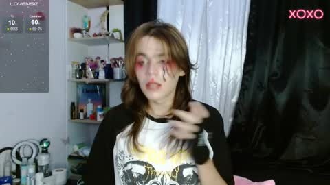 Snapshot of shun_sun chatting on 02/12/25, 02:14 Shun White online show from 02/12/25, 02:14