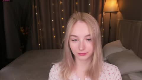Snapshot of shy__polly chatting on 04/26/26, 12:08 Polly online show from 04/26/26, 12:08