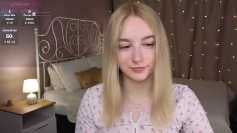 Snapshot of shy__polly chatting on 05/09/26, 12:05 Polly online show from 05/09/26, 12:05