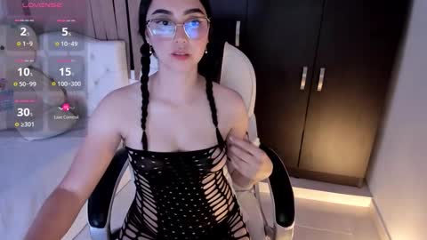 Nahomy online show from 09/29/25, 02:27