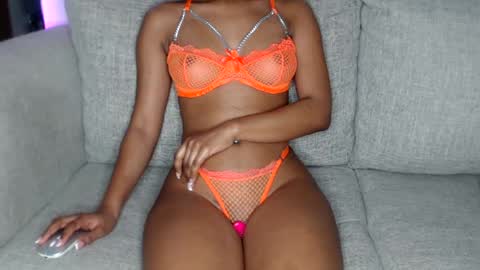 Snapshot of shy_baddie chatting on 07/09/26, 01:42 Sheril online show from 07/09/26, 01:42