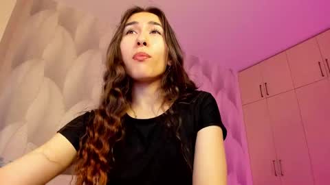 Snapshot of shy_bambiii chatting on 12/06/24, 09:54 Mika online show from 12/06/24, 09:54