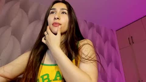 Snapshot of shy_bambiii chatting on 01/21/25, 02:11 Mika online show from 01/21/25, 02:11