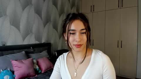 Snapshot of shy_bambiii chatting on 01/27/25, 07:56 Mika online show from 01/27/25, 07:56