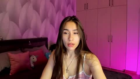 Snapshot of shy_bambiii chatting on 01/28/25, 02:21 Mika online show from 01/28/25, 02:21