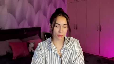 Snapshot of shy_bambiii chatting on 01/29/25, 02:40 Mika online show from 01/29/25, 02:40