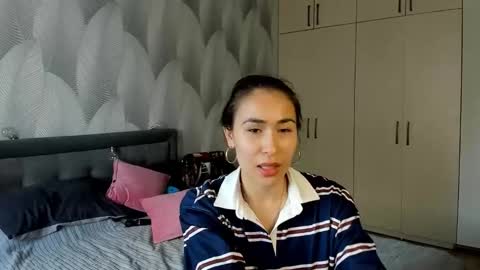 Snapshot of shy_bambiii chatting on 09/09/25, 08:03 Mika online show from 09/09/25, 08:03