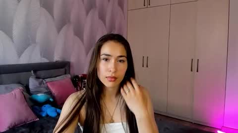 Snapshot of shy_bambiii chatting on 09/15/25, 07:30 Mika online show from 09/15/25, 07:30