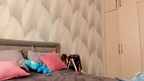 Snapshot of shy_bambiii chatting on 09/20/25, 02:45 Mika online show from 09/20/25, 02:45