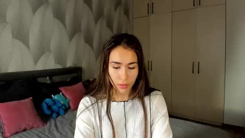 Snapshot of shy_bambiii chatting on 09/21/25, 03:30 Mika online show from 09/21/25, 03:30