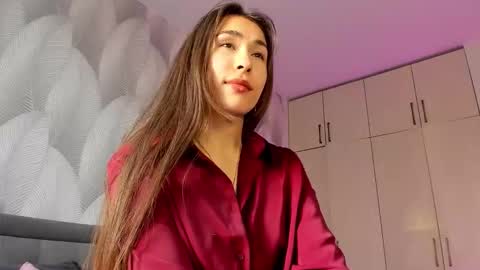 Snapshot of shy_bambiii chatting on 09/27/25, 01:32 Mika online show from 09/27/25, 01:32