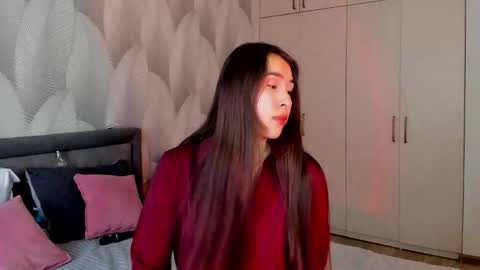 Mika online show from 12/15/25, 04:06