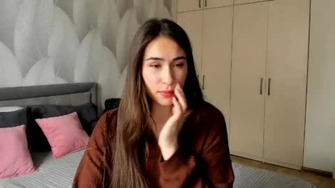 Mika online show from 04/15/26, 02:40