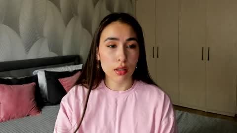 Mika online show from 04/19/26, 03:50