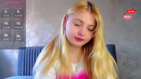 Snapshot of shy_blondiee chatting on 03/10/25, 12:15 Molly online show from 03/10/25, 12:15