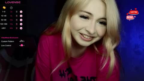 Snapshot of shy_blondiee chatting on 10/04/25, 06:17 Molly online show from 10/04/25, 06:17