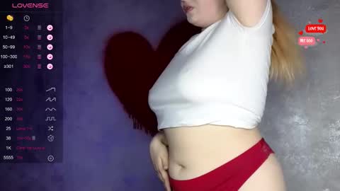 Snapshot of shy_blondiee chatting on 10/14/25, 11:16 Molly online show from 10/14/25, 11:16