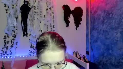 shy_elina01 online show from 10/30/25, 09:22