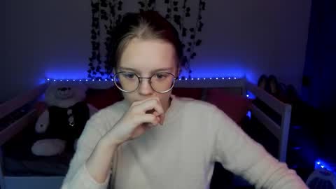 shy_elina01 online show from 11/06/25, 10:38