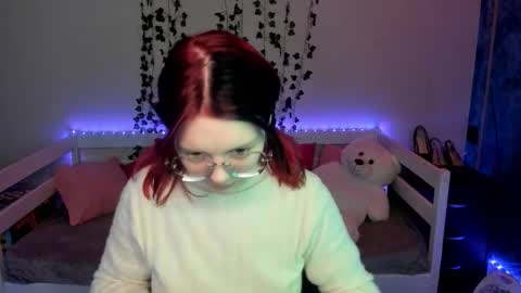 shy_elina01 online show from 11/12/25, 10:48