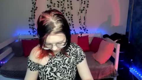 shy_elina01 online show from 01/15/26, 10:31