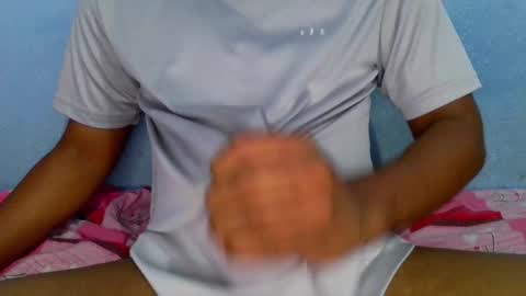 Snapshot of shy_eyes_ chatting on 12/05/24, 02:42 shyeyes online show from 12/05/24, 02:42