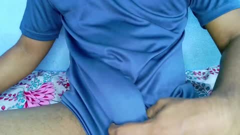 Snapshot of shy_eyes_ chatting on 12/11/24, 02:11 shyeyes online show from 12/11/24, 02:11