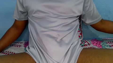 Snapshot of shy_eyes_ chatting on 01/18/25, 01:40 shyeyes online show from 01/18/25, 01:40