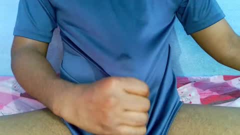 Snapshot of shy_eyes_ chatting on 02/05/25, 02:29 shyeyes online show from 02/05/25, 02:29