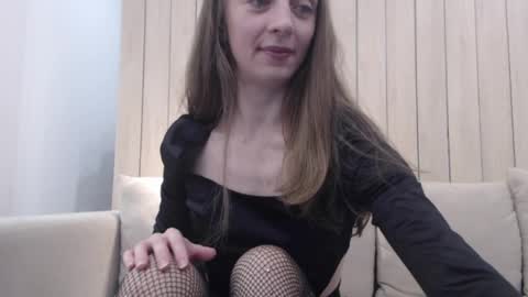 Snapshot of shy_schoolgirl_ chatting on 12/30/24, 02:40 shy_schoolgirl_ online show from 12/30/24, 02:40